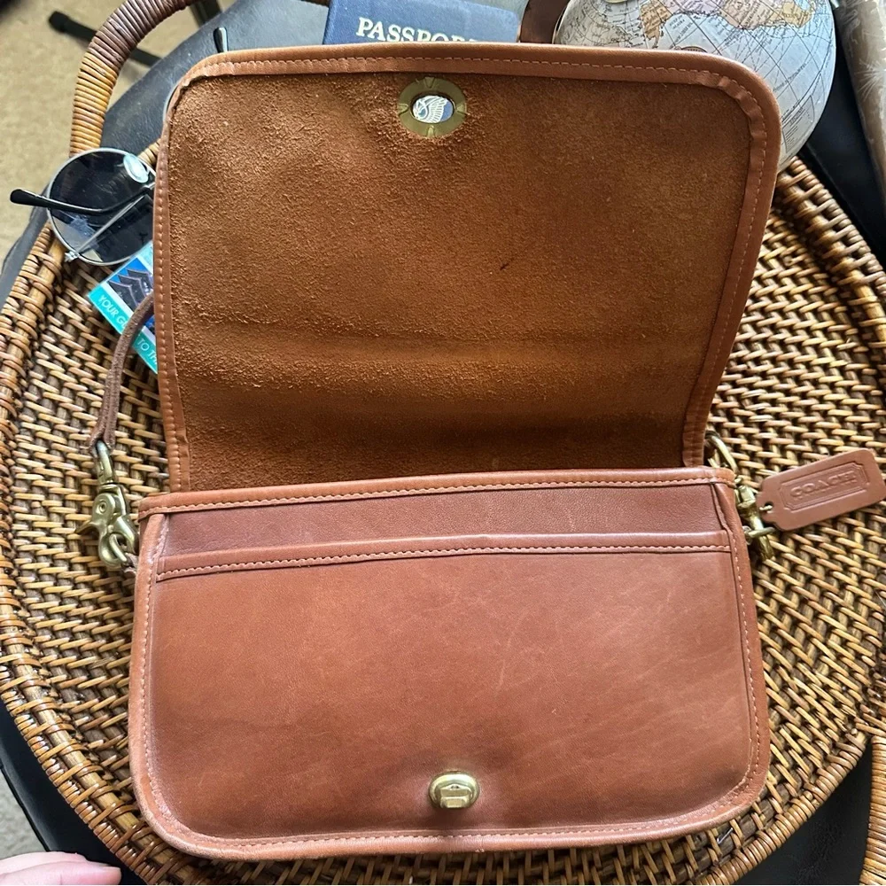 COACH British Tan Leather 1980’s Penny Pocket Crossbody Clutch Purse Vintage - Picture 7 of 14